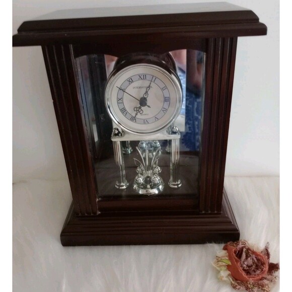 Vintage International Silver Company Quartz Clock, Wood/Glass Design w Pendulum - Picture 1 of 8
